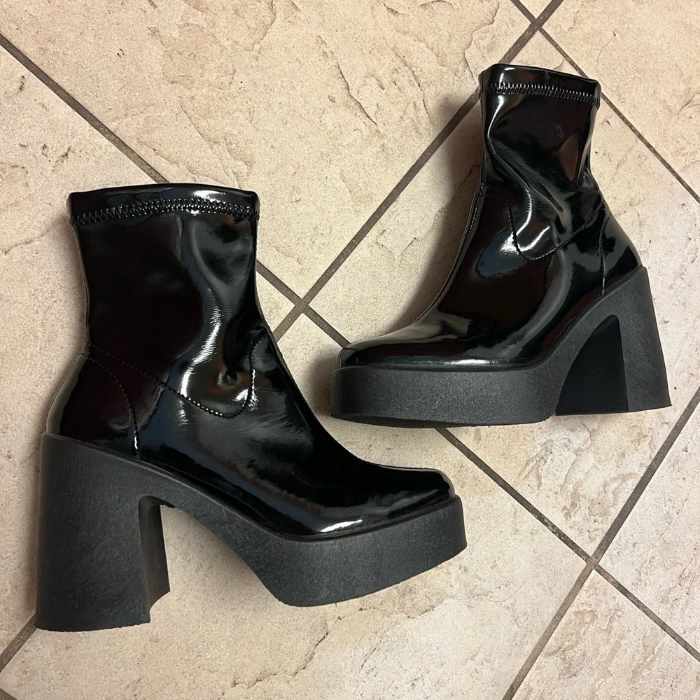 Steve Madden Glossy Vegan Leather Chunky Black Heeled Boots - Picture 2 of 6